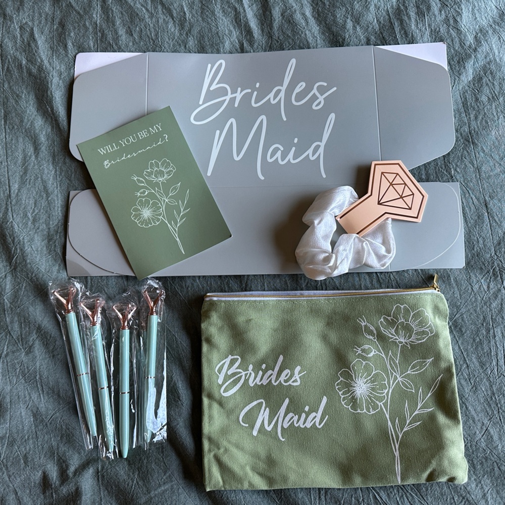 Bridesmaid Gift Set with Green Pouch and Pens